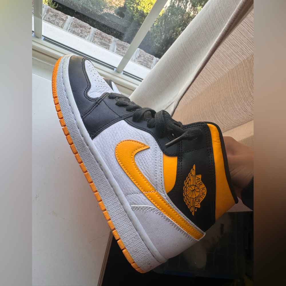 Jordan 1 women’s size 9